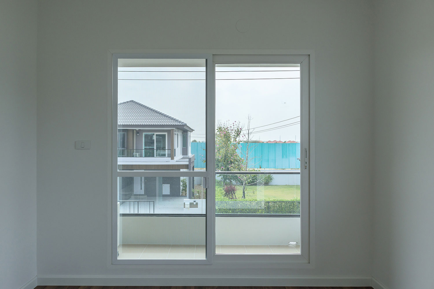glass-window-frame-house-interior-white-wall